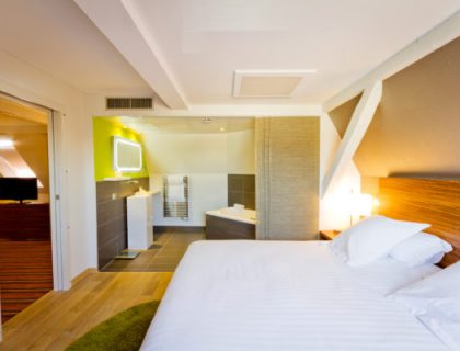 Suite K La Villa K, douche hammam et baignoire balnéo